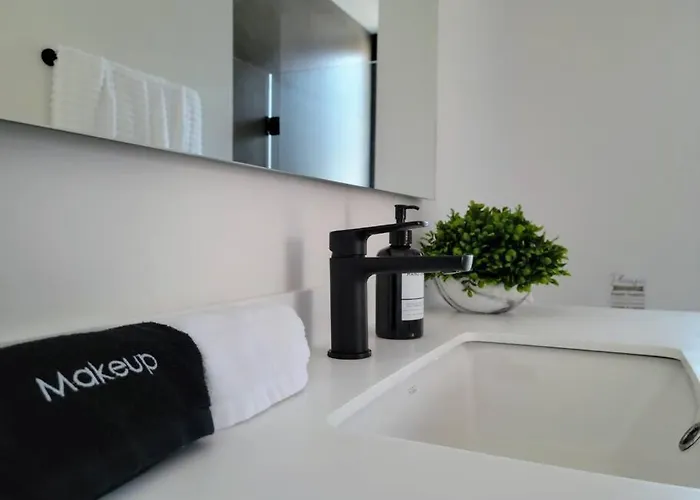 Сasa de vacaciones Endless Summer - Award Winning 2bed 2bath - Heated Rooftop Pool With Ocean Views - Gym - 5min Walk To - Fiber Internet - Sleeps 6
