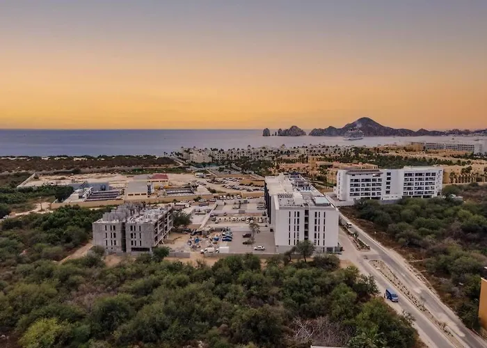 Endless Summer - Award Winning 2bed 2bath - Heated Rooftop Pool With Ocean Views - Gym - 5min Walk To - Fiber Internet - Sleeps 6 *