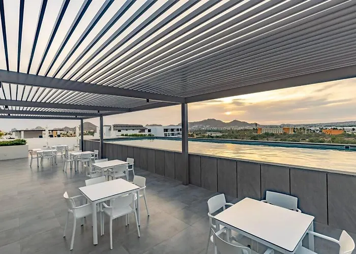Сasa de vacaciones Endless Summer - Award Winning 2bed 2bath - Heated Rooftop Pool With Ocean Views - Gym - 5min Walk To - Fiber Internet - Sleeps 6 *